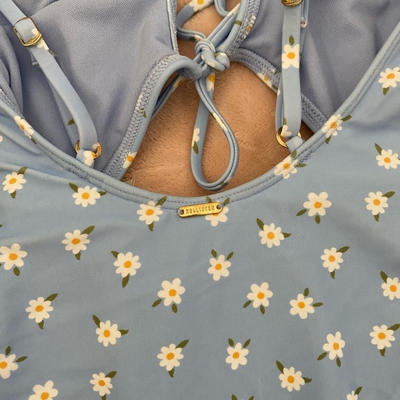 Hollister Floral One Piece Swimsuit - Picture 2 of 4